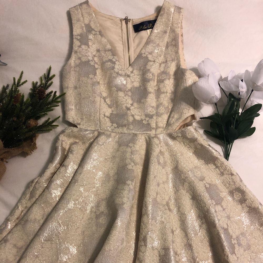 Champagne metallic With stomach cut out